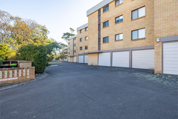 Intrepid, 15/3 Intrepid Close – right on the beachfront and WiFi