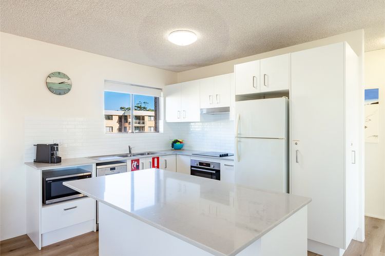 Intrepid, 15/3 Intrepid Close – right on the beachfront and WiFi
