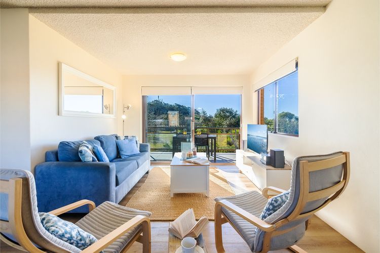 Intrepid, 15/3 Intrepid Close – right on the beachfront and WiFi