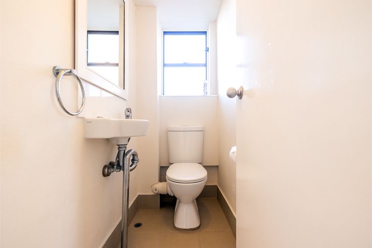 Intrepid, 15/3 Intrepid Close – right on the beachfront and WiFi