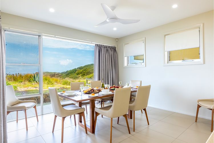 Ocean on the Rocks, 1/21 Ocean Ave – waterfront, Wi-Fi, Ducted Air Conditioning