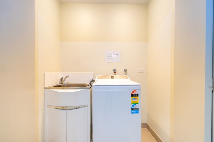 Ocean on the Rocks, 1/21 Ocean Ave – waterfront, Wi-Fi, Ducted Air Conditioning