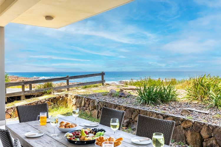 Ocean on the Rocks, 1/21 Ocean Ave – waterfront, Wi-Fi, Ducted Air Conditioning