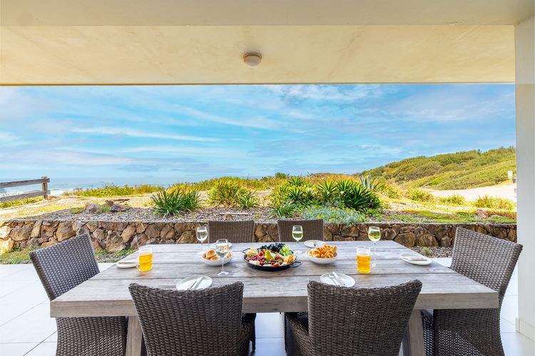 Ocean on the Rocks, 1/21 Ocean Ave – waterfront, Wi-Fi, Ducted Air Conditioning