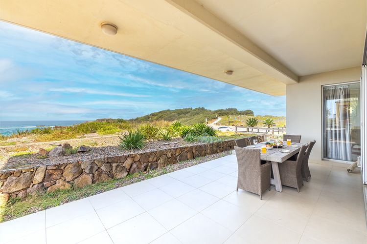 Ocean on the Rocks, 1/21 Ocean Ave – waterfront, Wi-Fi, Ducted Air Conditioning