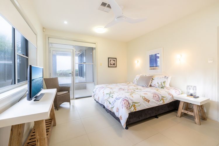 Ocean on the Rocks, 1/21 Ocean Ave – waterfront, Wi-Fi, Ducted Air Conditioning