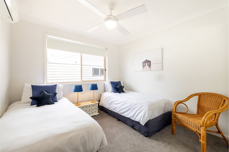 Danalene, 44a Danalene Pde – stunning waterfront property with Air Con, WI-FI, Double Lock Up Garage & Boat Parking
