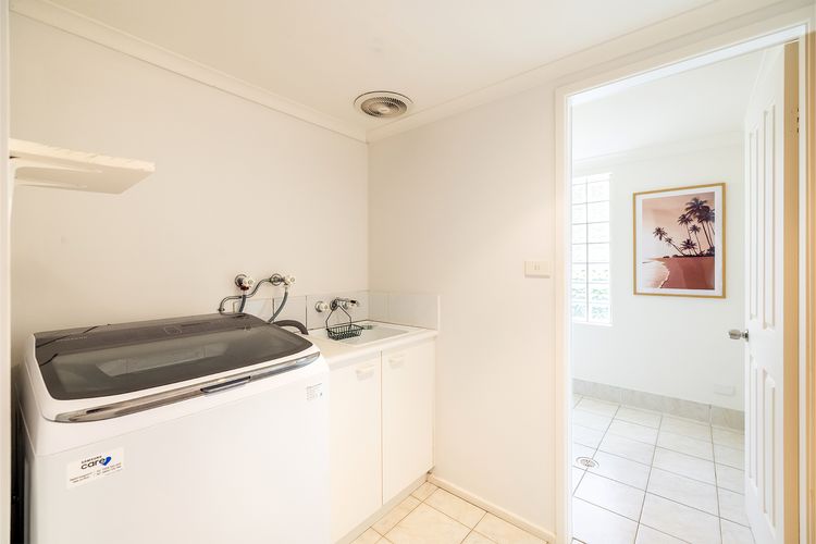 Danalene, 44a Danalene Pde – stunning waterfront property with Air Con, WI-FI, Double Lock Up Garage & Boat Parking