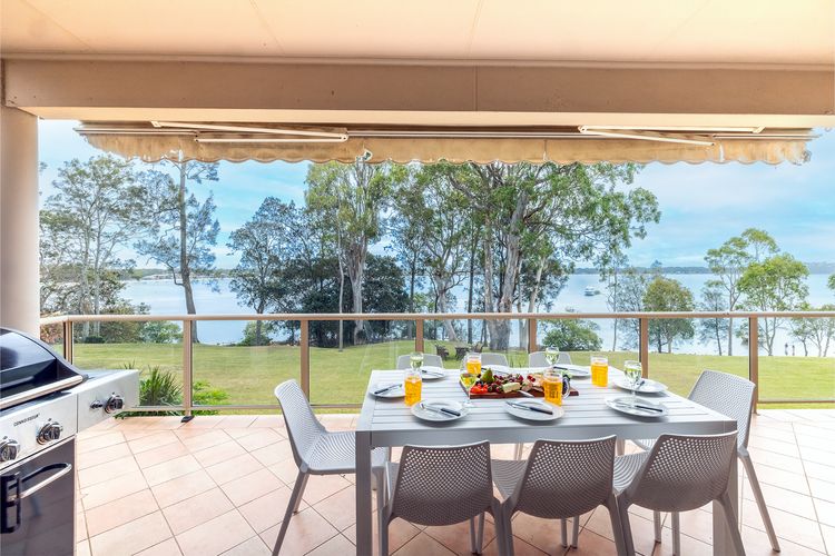 Danalene, 44a Danalene Pde – stunning waterfront property with Air Con, WI-FI, Double Lock Up Garage & Boat Parking