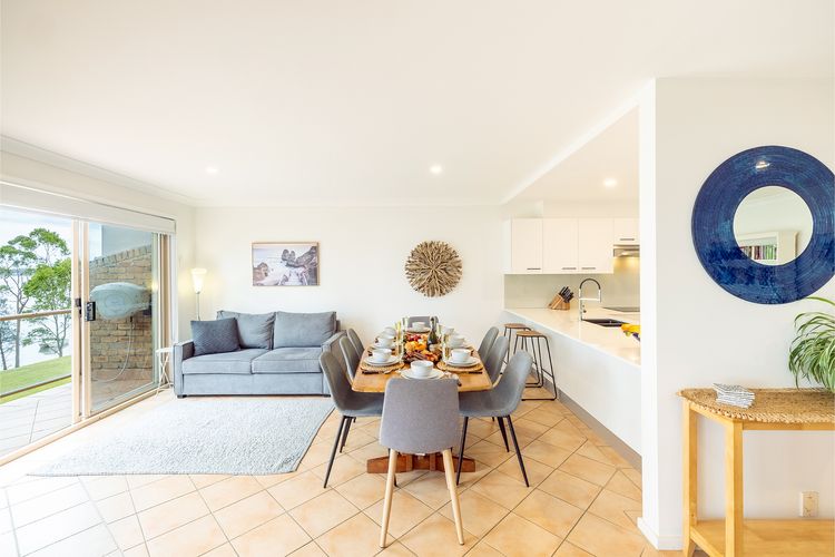Danalene, 44a Danalene Pde – stunning waterfront property with Air Con, WI-FI, Double Lock Up Garage & Boat Parking