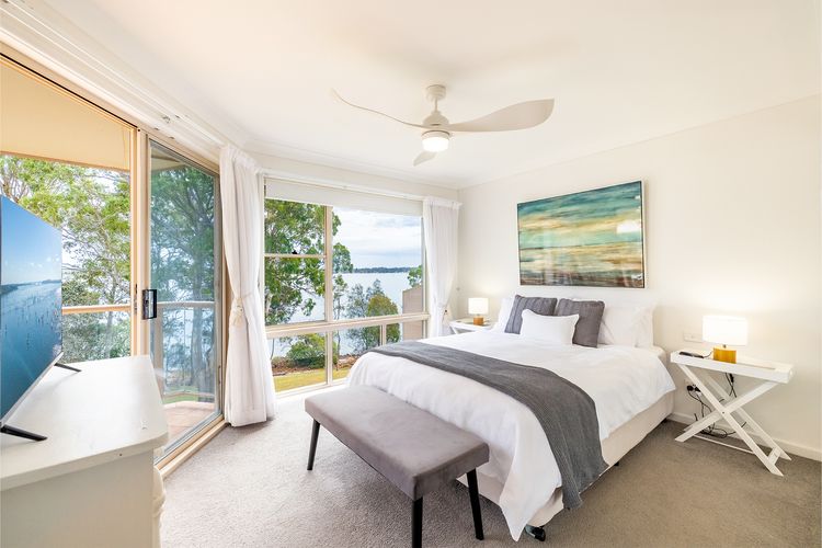 Danalene, 44a Danalene Pde – stunning waterfront property with Air Con, WI-FI, Double Lock Up Garage & Boat Parking