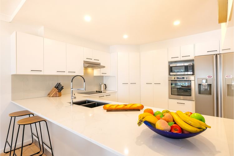 Danalene, 44a Danalene Pde – stunning waterfront property with Air Con, WI-FI, Double Lock Up Garage & Boat Parking
