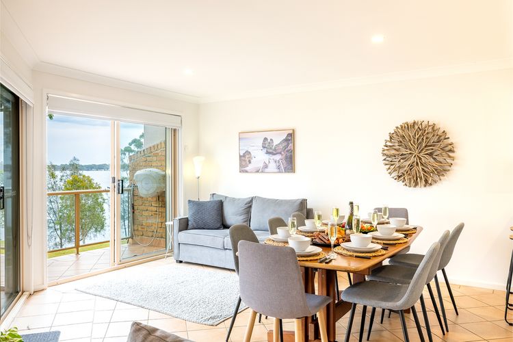 Danalene, 44a Danalene Pde – stunning waterfront property with Air Con, WI-FI, Double Lock Up Garage & Boat Parking