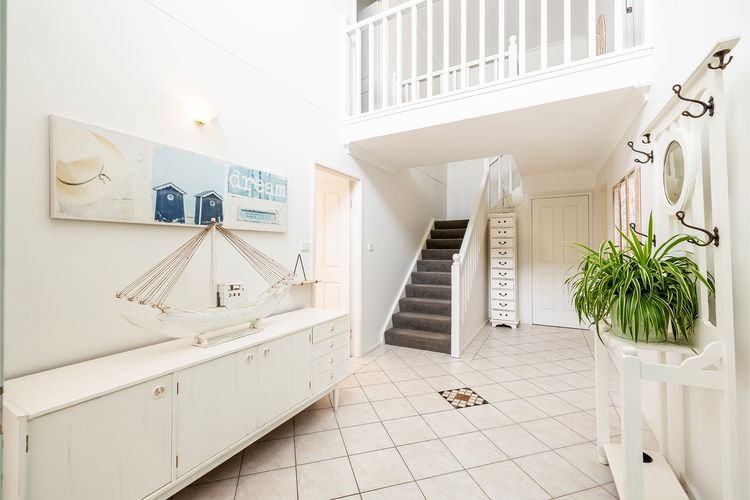 Danalene, 44a Danalene Pde – stunning waterfront property with Air Con, WI-FI, Double Lock Up Garage & Boat Parking