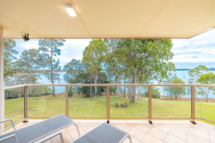 Danalene, 44a Danalene Pde – stunning waterfront property with Air Con, WI-FI, Double Lock Up Garage & Boat Parking