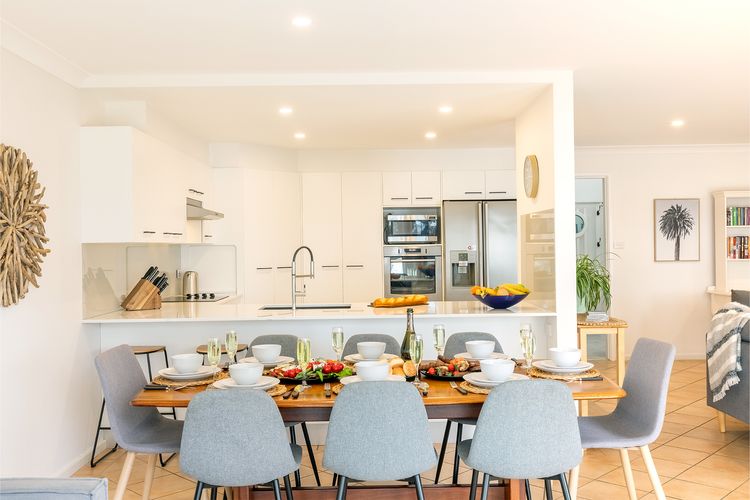 Danalene, 44a Danalene Pde – stunning waterfront property with Air Con, WI-FI, Double Lock Up Garage & Boat Parking
