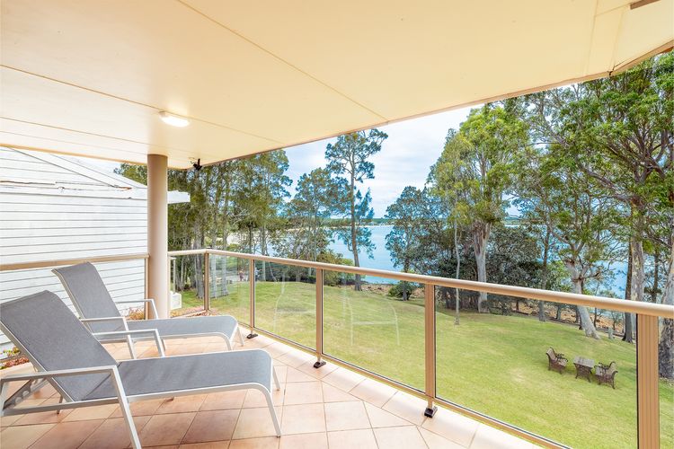 Danalene, 44a Danalene Pde – stunning waterfront property with Air Con, WI-FI, Double Lock Up Garage & Boat Parking