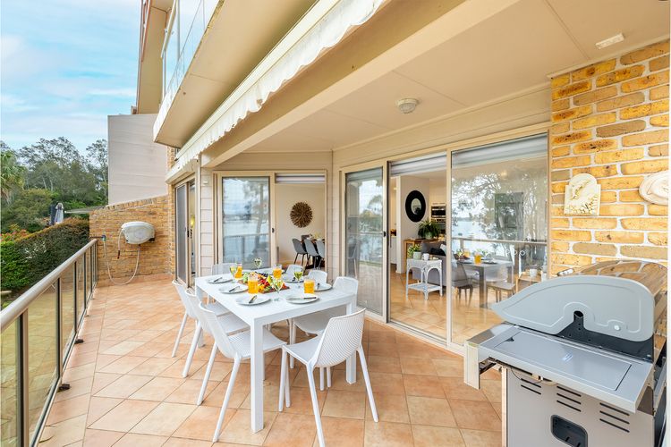 Danalene, 44a Danalene Pde – stunning waterfront property with Air Con, WI-FI, Double Lock Up Garage & Boat Parking