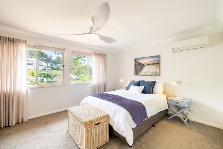 Danalene, 44a Danalene Pde – stunning waterfront property with Air Con, WI-FI, Double Lock Up Garage & Boat Parking
