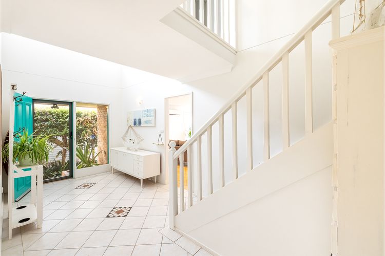 Danalene, 44a Danalene Pde – stunning waterfront property with Air Con, WI-FI, Double Lock Up Garage & Boat Parking