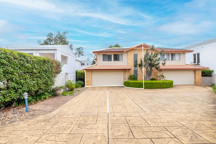 Danalene, 44a Danalene Pde – stunning waterfront property with Air Con, WI-FI, Double Lock Up Garage & Boat Parking