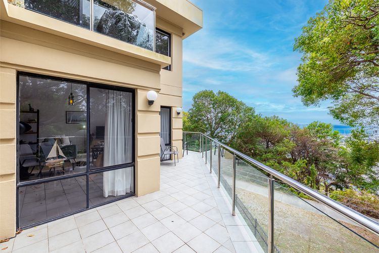 Paradiso, 4/4 Laman St – Unit with aircon, wi-fi, pool and in the heart of town, water views