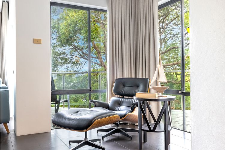 Paradiso, 4/4 Laman St – Unit with aircon, wi-fi, pool and in the heart of town, water views