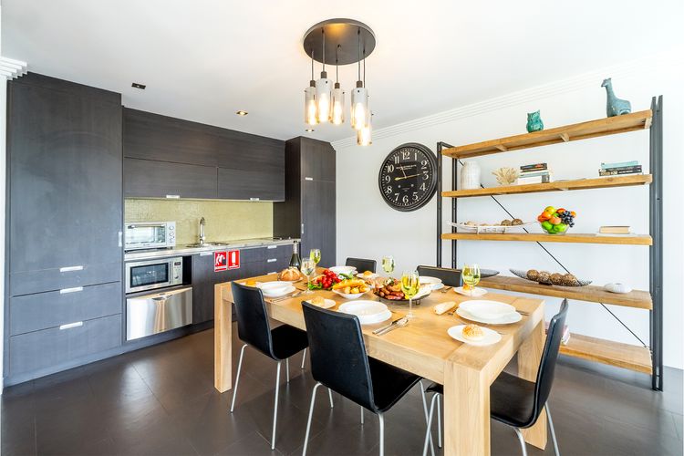 Paradiso, 4/4 Laman St – Unit with aircon, wi-fi, pool and in the heart of town, water views