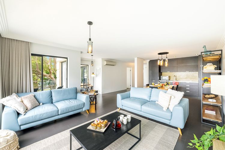 Paradiso, 4/4 Laman St – Unit with aircon, wi-fi, pool and in the heart of town, water views