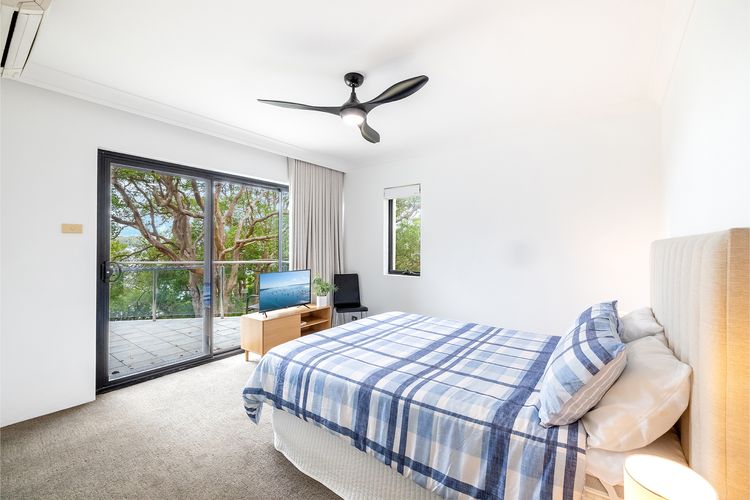 Paradiso, 4/4 Laman St – Unit with aircon, wi-fi, pool and in the heart of town, water views