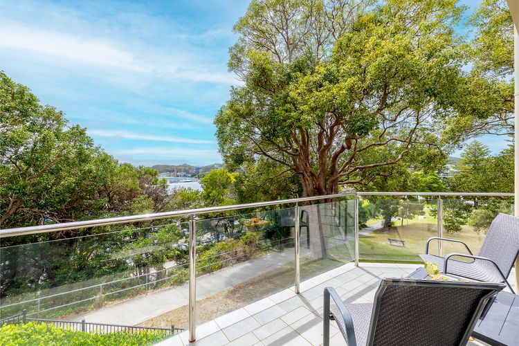 Paradiso, 4/4 Laman St – Unit with aircon, wi-fi, pool and in the heart of town, water views