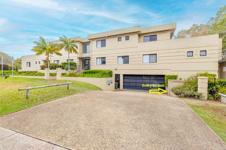 Paradiso, 4/4 Laman St – Unit with aircon, wi-fi, pool and in the heart of town, water views