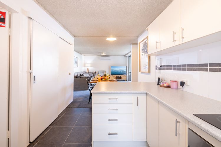 The Poplars, 8/36 Magnus St – fantastic water views, pool and WiFi