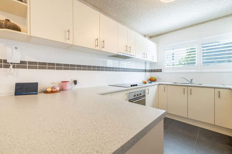 The Poplars, 8/36 Magnus St – fantastic water views, pool and WiFi