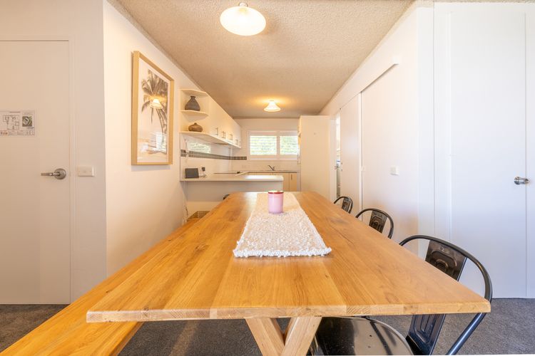 The Poplars, 8/36 Magnus St – fantastic water views, pool and WiFi