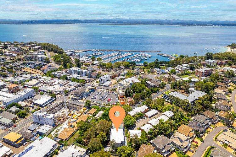 Sunset Towers, 8/25 Donald St – heart of town with water views