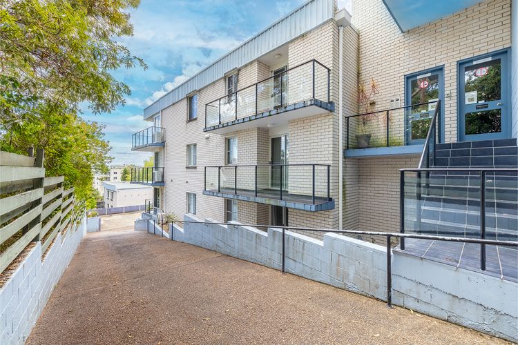 Sunset Towers, 8/25 Donald St – heart of town with water views