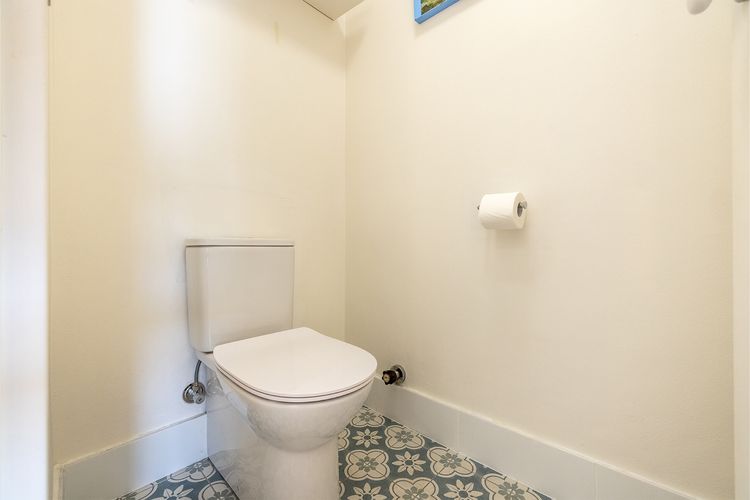 Sunset Towers, 8/25 Donald St – heart of town with water views