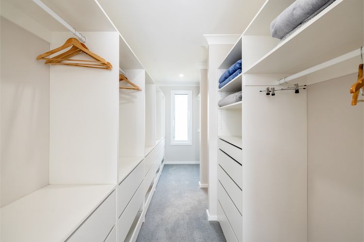 Ash Haven, 19 Ash St – views, pool, air con, boat parking, Wi-Fi