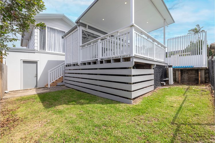 Ash Haven, 19 Ash St – views, pool, air con, boat parking, Wi-Fi