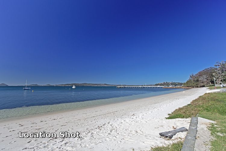 Ash Haven, 19 Ash St – views, pool, air con, boat parking, Wi-Fi