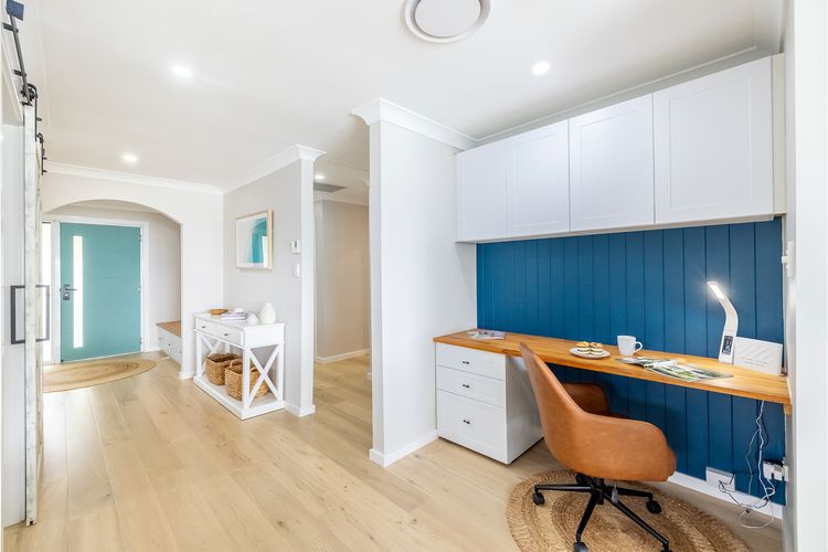 Ash Haven, 19 Ash St – views, pool, air con, boat parking, Wi-Fi