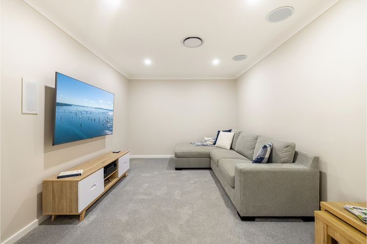 Ash Haven, 19 Ash St – views, pool, air con, boat parking, Wi-Fi