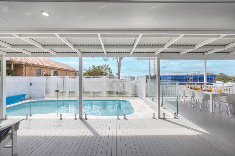 Ash Haven, 19 Ash St – views, pool, air con, boat parking, Wi-Fi