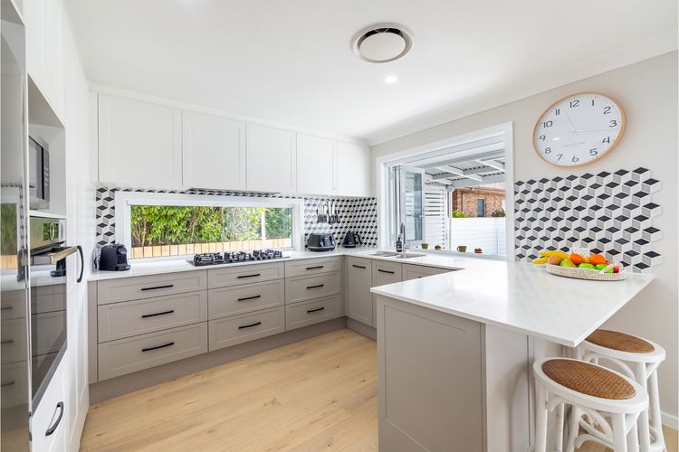 Ash Haven, 19 Ash St – views, pool, air con, boat parking, Wi-Fi