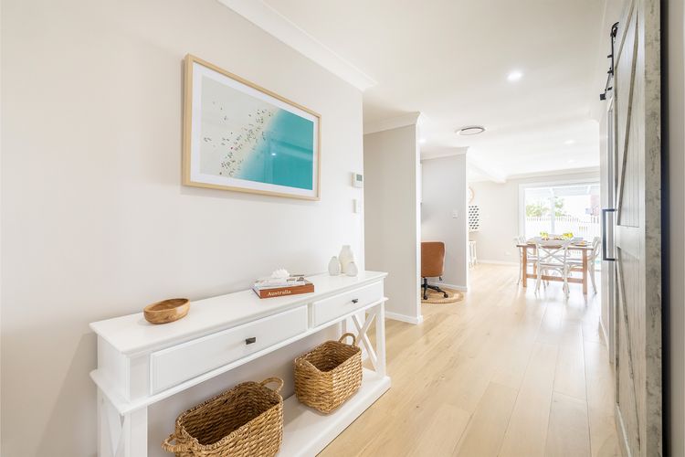 Ash Haven, 19 Ash St – views, pool, air con, boat parking, Wi-Fi
