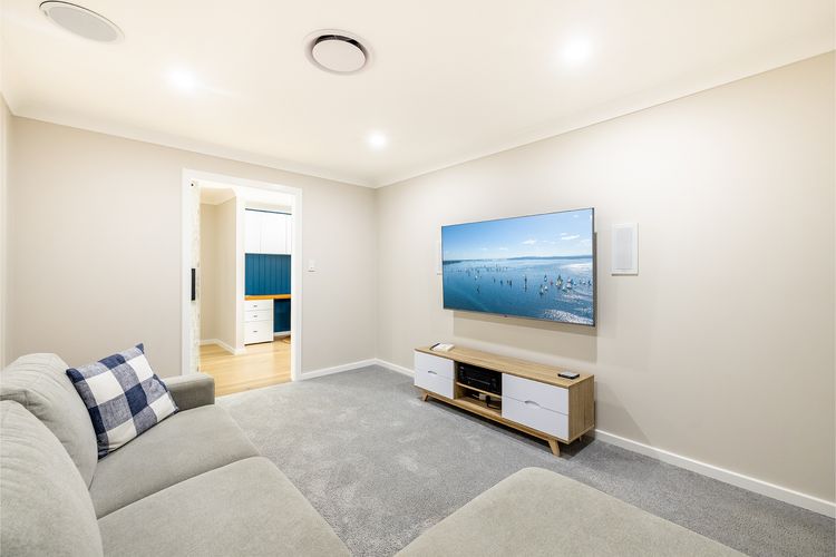 Ash Haven, 19 Ash St – views, pool, air con, boat parking, Wi-Fi
