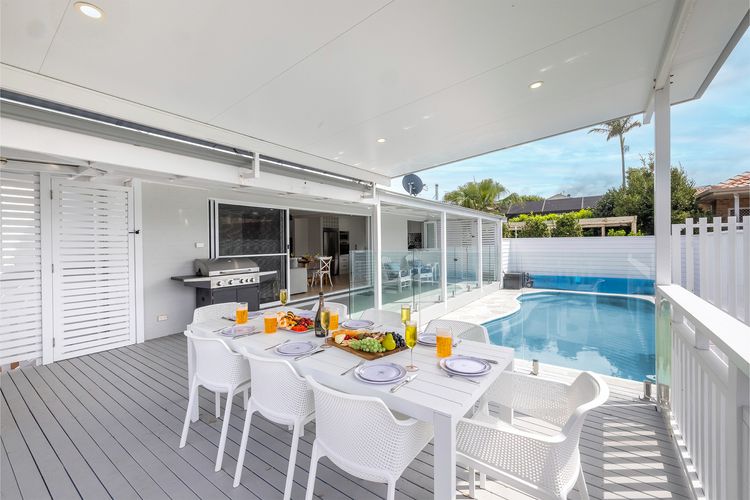 Ash Haven, 19 Ash St – views, pool, air con, boat parking, Wi-Fi