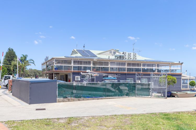 Ash Haven, 19 Ash St – views, pool, air con, boat parking, Wi-Fi