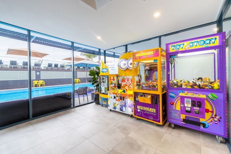 The Landmark unit 405 Resort style, spectacular water views, lift, linen, pool, games room, port-a-cot and highchair.